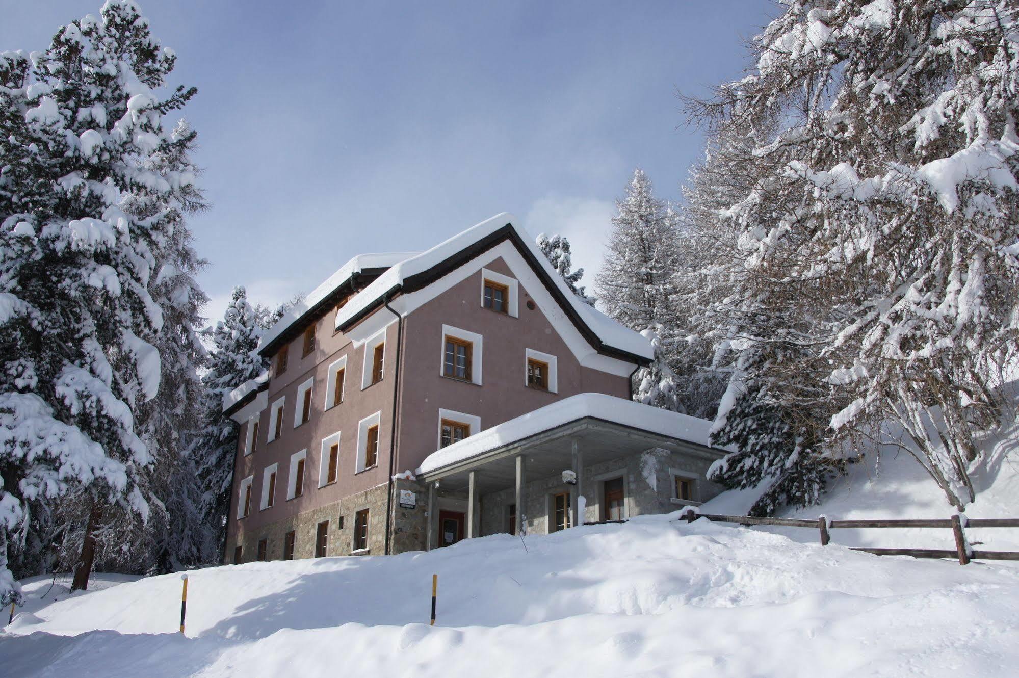 Hostel By Randolins St. Moritz Exterior photo